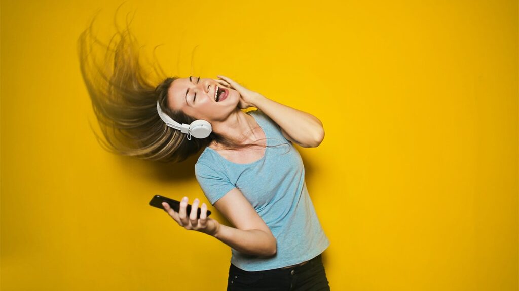 Everyone loves to listen to music 25